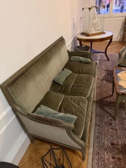 1 three-seat flat-back molded and lacquered...