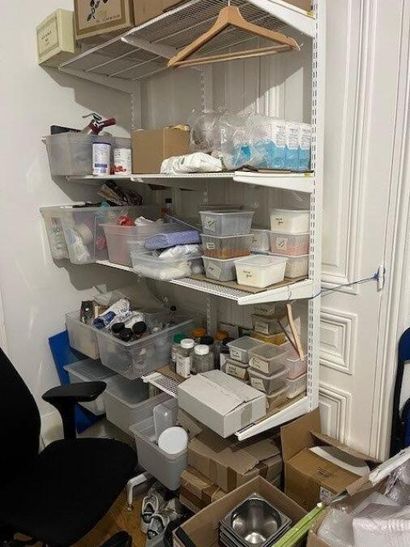 1 étagère métallique à 5 niveaux (sans le...
