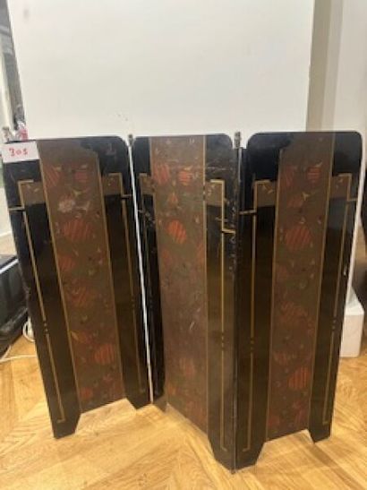 1 low folding screen with three articulated...