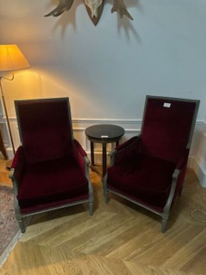 1 pair of corner bergères in molded and lacquered...