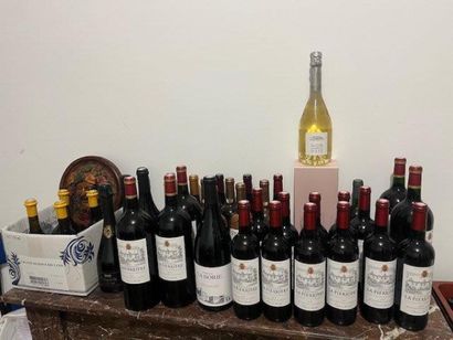 STOCK de bouteilles de vins comprenant :
(dans...