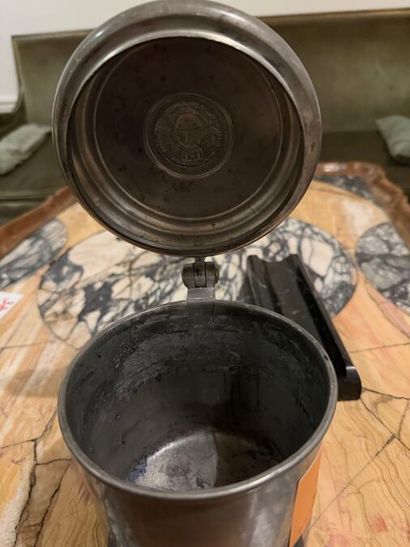 Pewter beer chopper

NB: gift from Le Cercle...