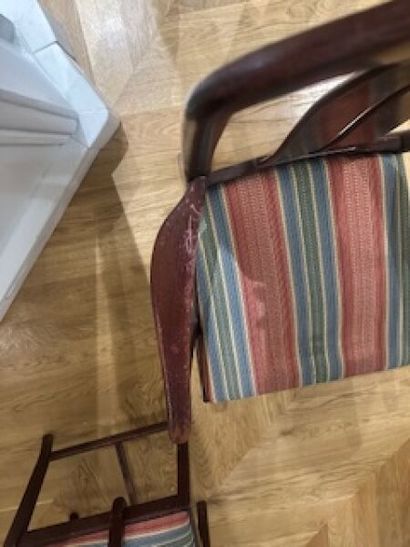 - 2 varnished wooden armchairs (used)
- 1...