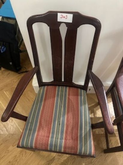 - 2 varnished wooden armchairs (used)
- 1...