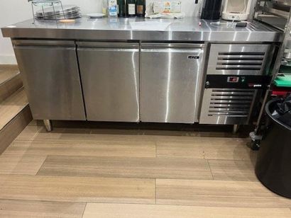 1 tour réfrigéré à 3 portes GGM GASTRO