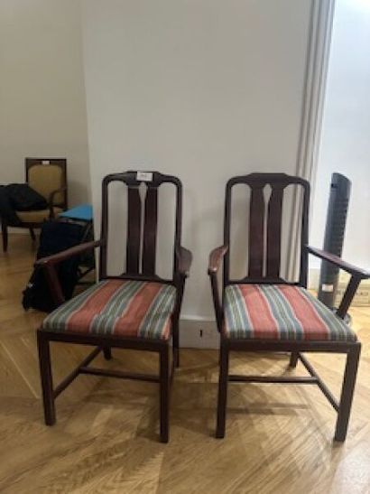 - 2 varnished wooden armchairs (used)
- 1...