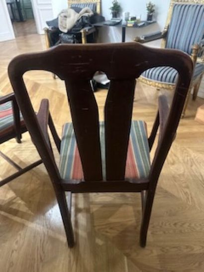 - 2 varnished wooden armchairs (used)
- 1...