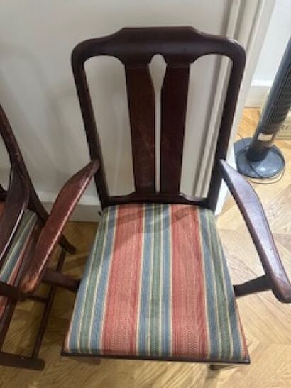 - 2 varnished wooden armchairs (used)
- 1...