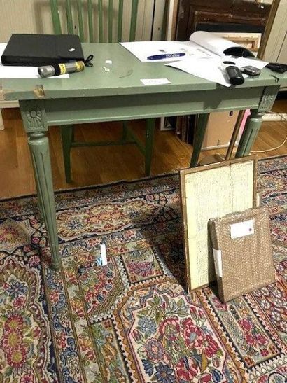 2 tables d'appoint en bois à pied cannelé...