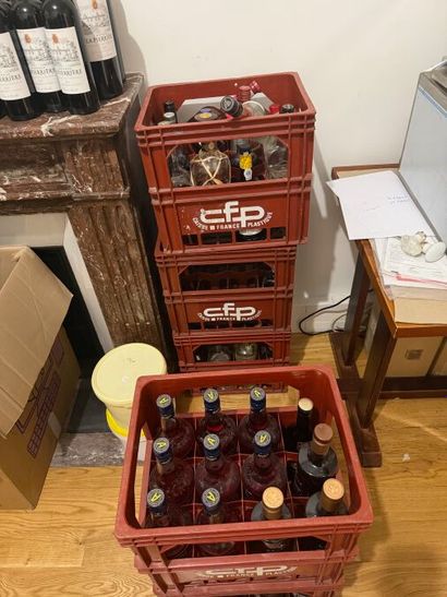 STOCK de bouteilles de vins comprenant :
(dans...