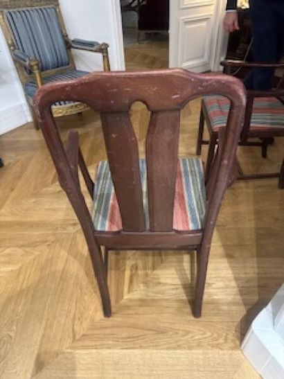 - 2 varnished wooden armchairs (used)
- 1...
