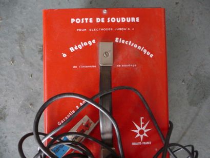1 lot de poste à souder comprenant : 
- 1...