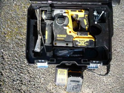 1 perforateur DEWALT + 2 batteries + 1 c...