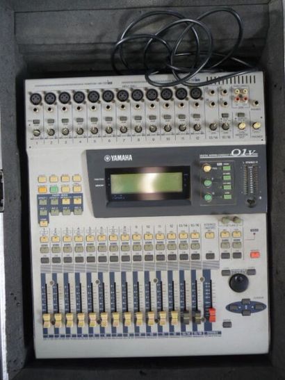 1 table de mixage YAMAHA modèle 01V digital...