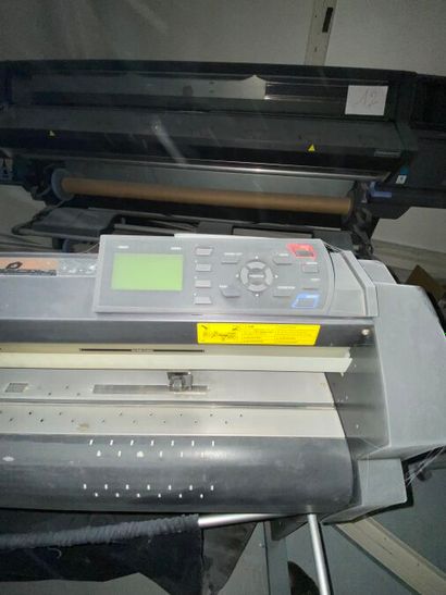 - 1 imprimante grand format HP LATEX 365
-...