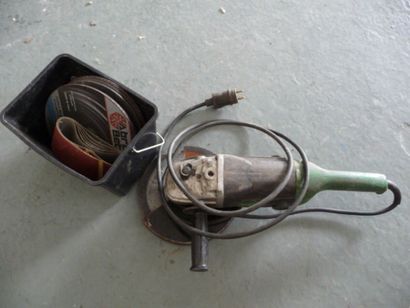 - 1 perforateur BOSCH filaire 
- 1 perforateur...