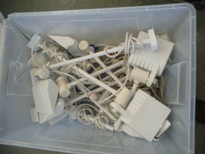 - 2 box de spots + câbles
- 8 spots SLIMPAR...