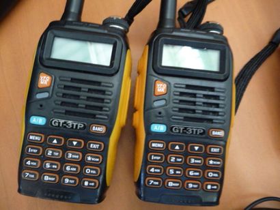 - 1 lot de 11 talkie-walkies MOTOROLA avec...