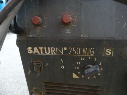 1 poste à souder EWM SATURN 250 MIG