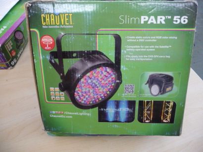 - 2 box de spots + câbles
- 8 spots SLIMPAR...