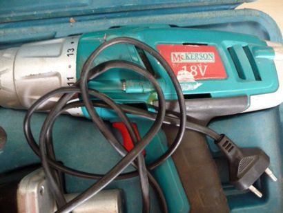 - 1 perforateur BOSCH filaire 
- 1 perforateur...