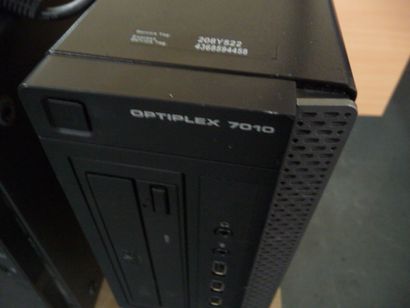 - 1 écran SAMSUNG Sync Master 920n sans alimentation...