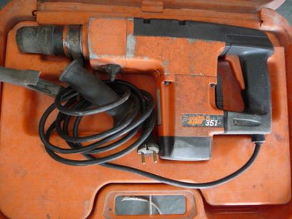 - 1 perforateur BOSCH filaire 
- 1 perforateur...