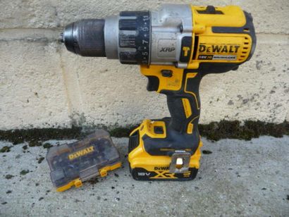 2 visseuses DEWALT + 3 batteries + 1 cha...