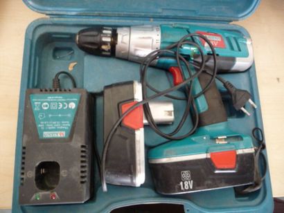 - 1 perforateur BOSCH filaire 
- 1 perforateur...
