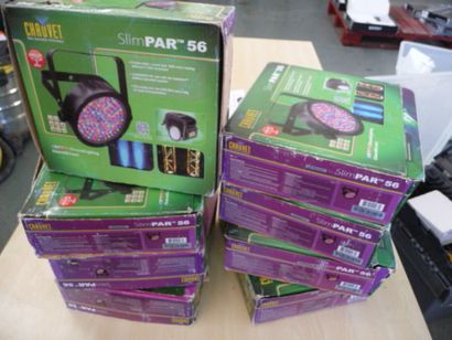 - 2 box de spots + câbles
- 8 spots SLIMPAR...