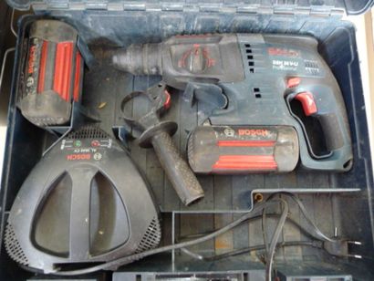 - 1 perforateur BOSCH filaire 
- 1 perforateur...