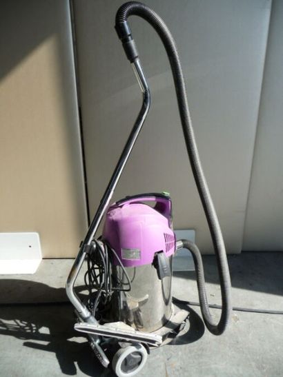 1 aspirateur professionnel SIDAMO JET 30...