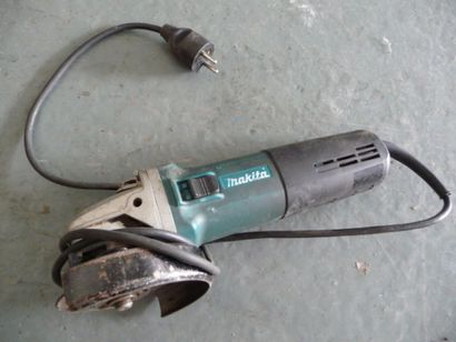 - 1 perforateur BOSCH filaire 
- 1 perforateur...