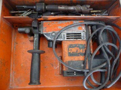 - 1 perforateur BOSCH filaire 
- 1 perforateur...