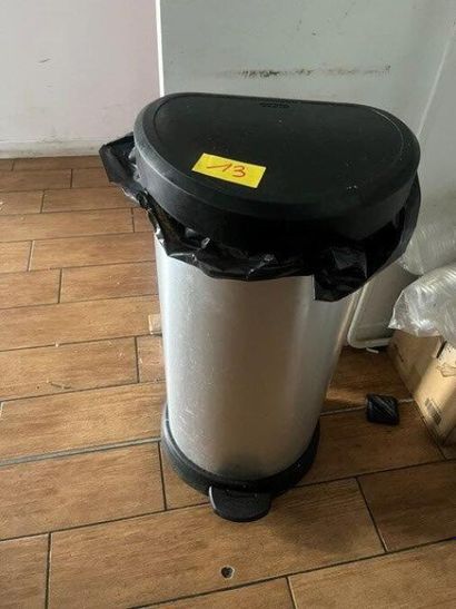 - 1 lot d'ustensiles de cuisine, culs de...