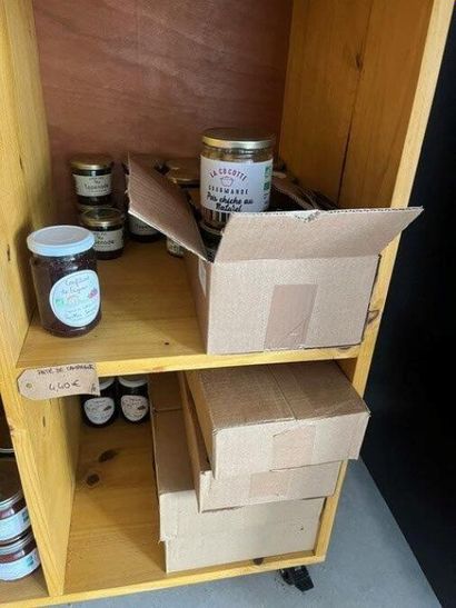 STOCK d'épicerie comprenant :
- (+/-) 28...
