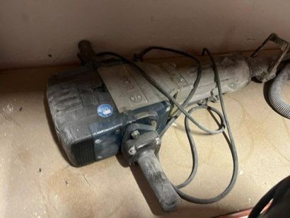 3 marteaux piqueurs BOSCH GSH 27VC / REDSTONE

VENTE...