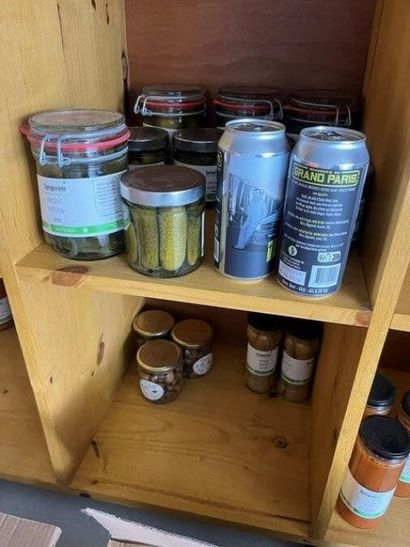STOCK d'épicerie comprenant :
- (+/-) 28...