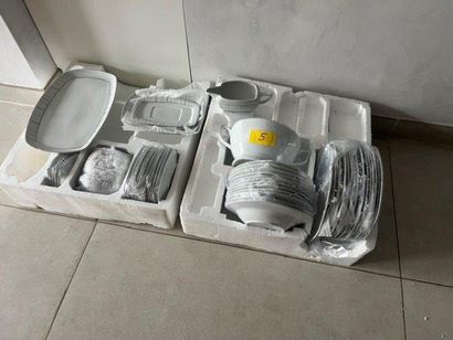 1 service de table composé de plat, assiettes,...