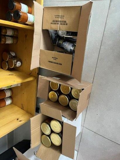 STOCK d'épicerie comprenant :
- (+/-) 28...