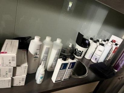 STOCK de produits capillaires, shampoings,...