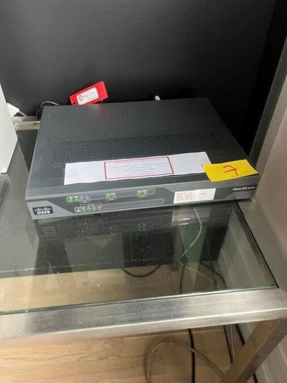 1 routeur CISCO 

VENTE AUX ENCHERES PUBLIQUES...