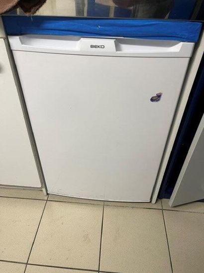 - 1 réfrigérateur ELECTROLUX
- 1 petit réfrigérateur...