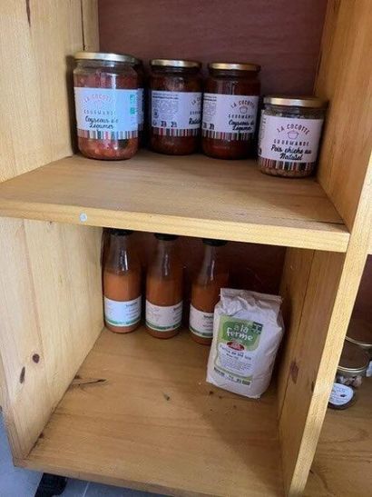 STOCK d'épicerie comprenant :
- (+/-) 28...