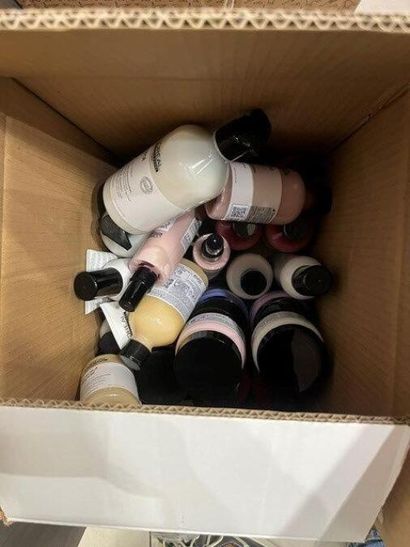 STOCK de produits capillaires, shampoings,...