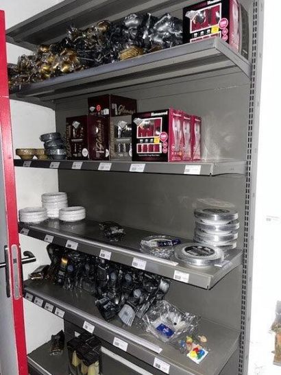 STOCK : Petit stock de vins, alcools dont...