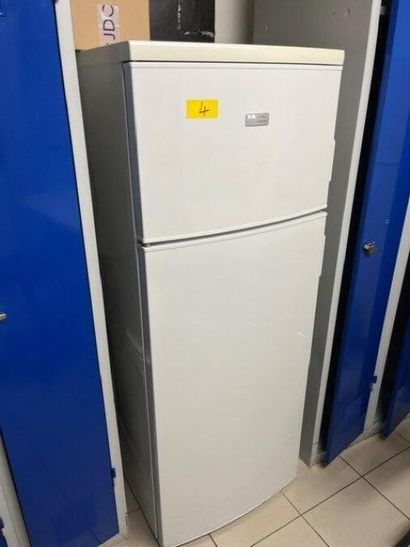 - 1 réfrigérateur ELECTROLUX
- 1 petit réfrigérateur...