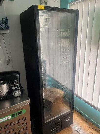 1 vitrine réfrigérée inox verticale à 1 porte...