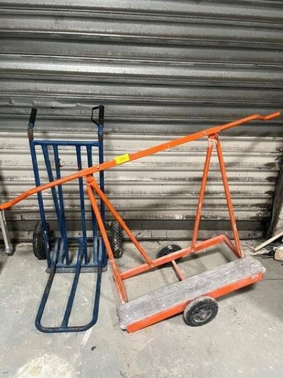 - 1 diable 
- 1 chariot porte-plaque 

VENTE...