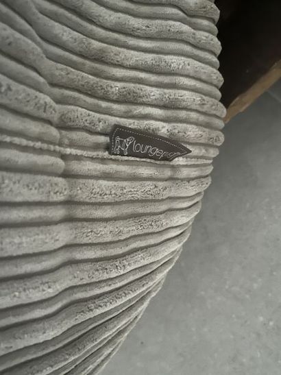 1 pouf de couleur gris (Ref. 10)

VENTE AUX...